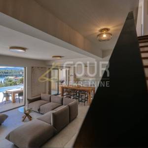 Zadar, Mali Iž, samostojeća kuća s bazenom, 294m2