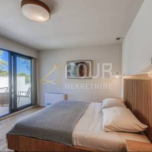 Zadar, Mali Iž, samostojeća kuća s bazenom, 294m2