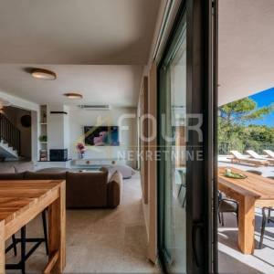 Zadar, Mali Iž, samostojeća kuća s bazenom, 294m2