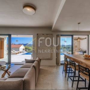 Zadar, Mali Iž, samostojeća kuća s bazenom, 294m2