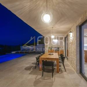 Zadar, Mali Iž, samostojeća kuća s bazenom, 294m2