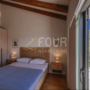 Zadar, Mali Iž, samostojeća kuća s bazenom, 294m2