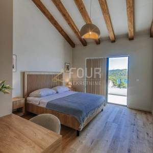 Zadar, Mali Iž, samostojeća kuća s bazenom, 294m2