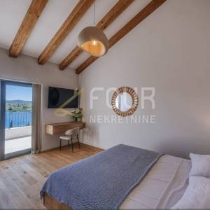 Zadar, Mali Iž, samostojeća kuća s bazenom, 294m2