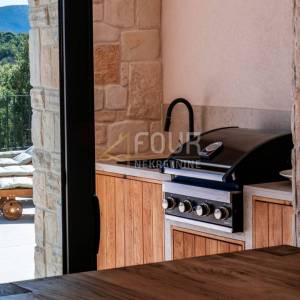 Zadar, Mali Iž, samostojeća kuća s bazenom, 294m2