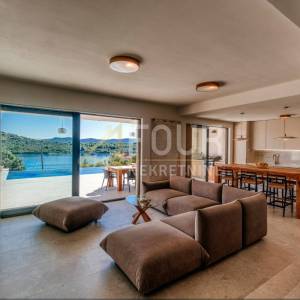Zadar, Mali Iž, samostojeća kuća s bazenom, 294m2