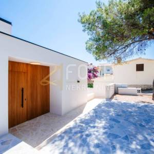 Zadar, Mali Iž, samostojeća kuća s bazenom, 294m2