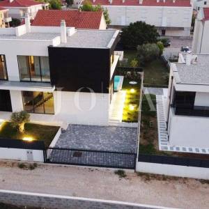 Zadar, okolica, moderna vila blizu mora