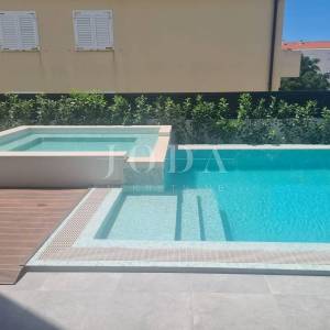 Zadar, okolica, moderna vila blizu mora