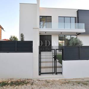 Zadar, okolica, moderna vila blizu mora