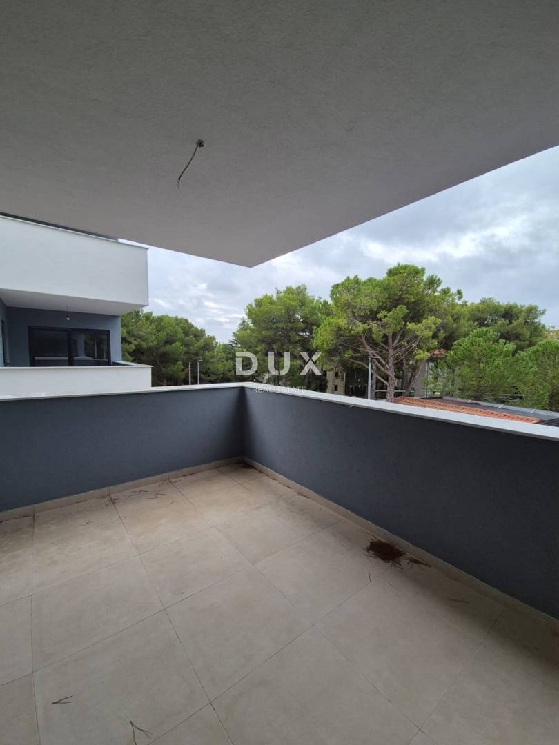 ZADAR, PAKOŠTANE - Moderan stan 70 m² u novogradnji, 100 m od mora!