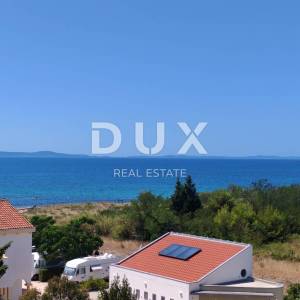 ZADAR, PRIVLAKA - Nevjerojatan Dvoetažni Penthouse s Prostranom Krovnom Terasom 120 Metara od Mora s Očaravajućim Pogledom na M...