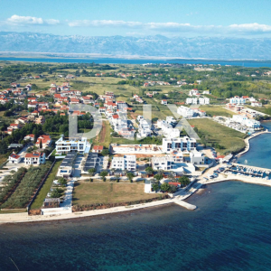 ZADAR, PRIVLAKA - Nevjerojatan Dvoetažni Penthouse s Prostranom Krovnom Terasom 120 Metara od Mora s Očaravajućim Pogledom na M...