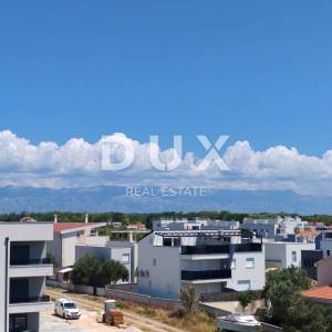 ZADAR, PRIVLAKA - Nevjerojatan Dvoetažni Penthouse s Prostranom Krovnom Terasom 120 Metara od Mora s Očaravajućim Pogledom na M...