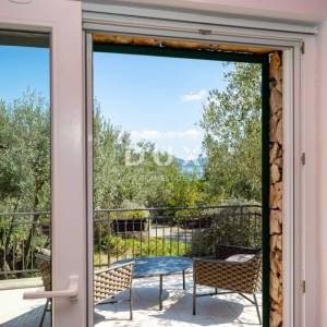 ZADAR, VELI IŽ - Komad raja s privatnim pristupom plaži!