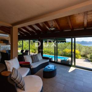 ZADAR, VELI IŽ - Komad raja s privatnim pristupom plaži!