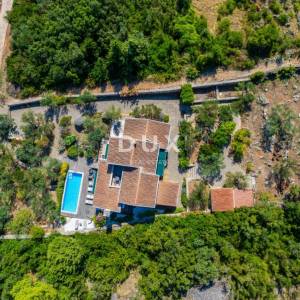 ZADAR, VELI IŽ - Komad raja s privatnim pristupom plaži!