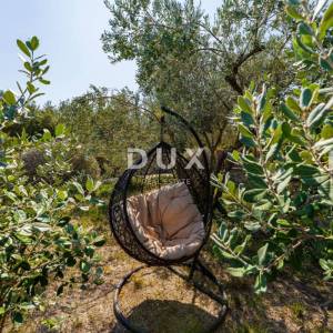 ZADAR, VELI IŽ - Komad raja s privatnim pristupom plaži!