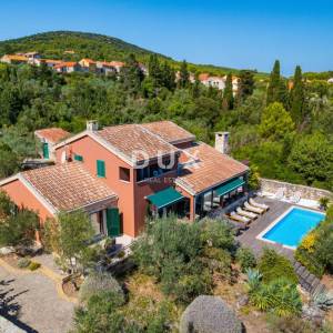 ZADAR, VELI IŽ - Komad raja s privatnim pristupom plaži!