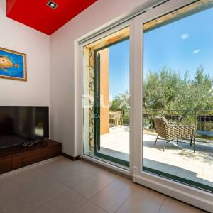 ZADAR, VELI IŽ - Komad raja s privatnim pristupom plaži!