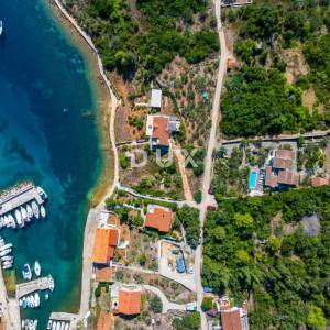 ZADAR, VELI IŽ - Komad raja s privatnim pristupom plaži!