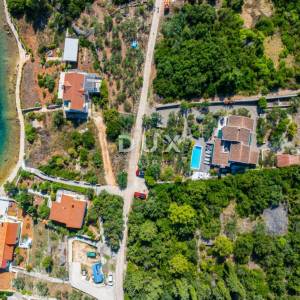 ZADAR, VELI IŽ - Komad raja s privatnim pristupom plaži!