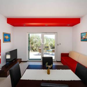 ZADAR, VELI IŽ - Komad raja s privatnim pristupom plaži!