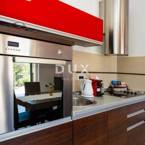 ZADAR, VELI IŽ - Komad raja s privatnim pristupom plaži!