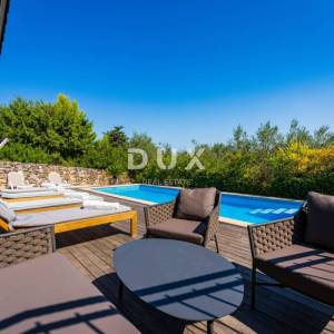 ZADAR, VELI IŽ - Komad raja s privatnim pristupom plaži!