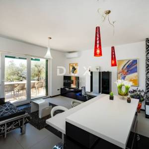 ZADAR, VELI IŽ - Komad raja s privatnim pristupom plaži!