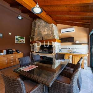 ZADAR, VELI IŽ - Komad raja s privatnim pristupom plaži!