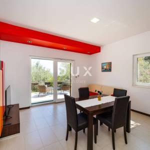 ZADAR, VELI IŽ - Komad raja s privatnim pristupom plaži!