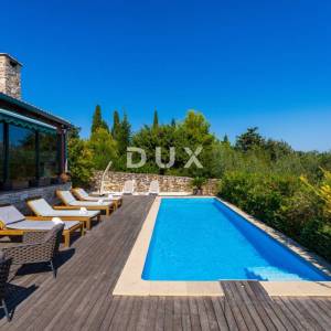 ZADAR, VELI IŽ - Komad raja s privatnim pristupom plaži!