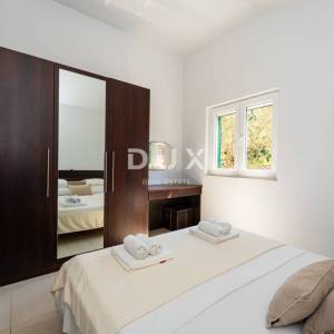 ZADAR, VELI IŽ - Komad raja s privatnim pristupom plaži!