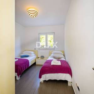 ZADAR, VELI IŽ - Komad raja s privatnim pristupom plaži!