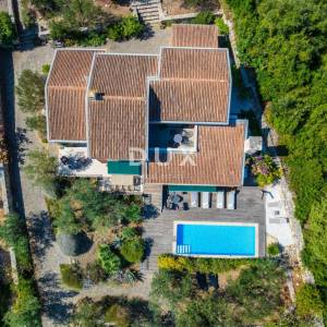 ZADAR, VELI IŽ - Komad raja s privatnim pristupom plaži!