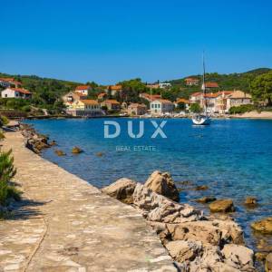 ZADAR, VELI IŽ - Komad raja s privatnim pristupom plaži!