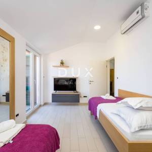 ZADAR, VELI IŽ - Komad raja s privatnim pristupom plaži!