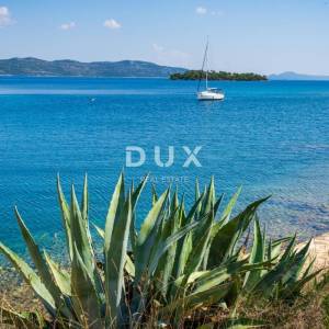 ZADAR, VELI IŽ - Komad raja s privatnim pristupom plaži!