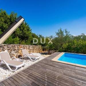 ZADAR, VELI IŽ - Komad raja s privatnim pristupom plaži!