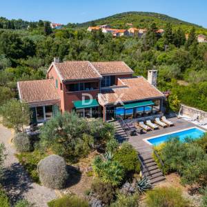 ZADAR, VELI IŽ - Komad raja s privatnim pristupom plaži!