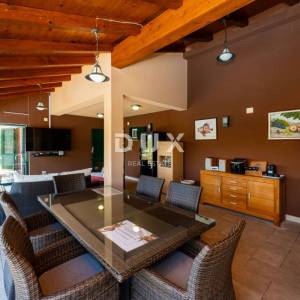 ZADAR, VELI IŽ - Komad raja s privatnim pristupom plaži!