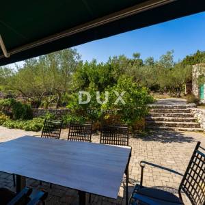 ZADAR, VELI IŽ - Komad raja s privatnim pristupom plaži!