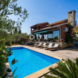 ZADAR, VELI IŽ - Komad raja s privatnim pristupom plaži!