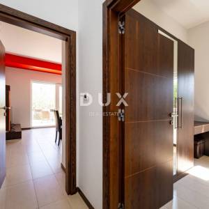 ZADAR, VELI IŽ - Komad raja s privatnim pristupom plaži!