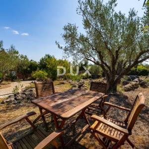 ZADAR, VELI IŽ - Komad raja s privatnim pristupom plaži!