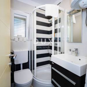 ZADAR, VELI IŽ - Komad raja s privatnim pristupom plaži!