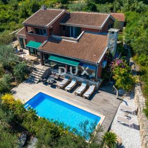 ZADAR, VELI IŽ - Komad raja s privatnim pristupom plaži!