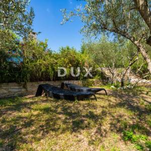 ZADAR, VELI IŽ - Komad raja s privatnim pristupom plaži!