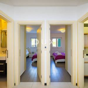 ZADAR, VELI IŽ - Komad raja s privatnim pristupom plaži!